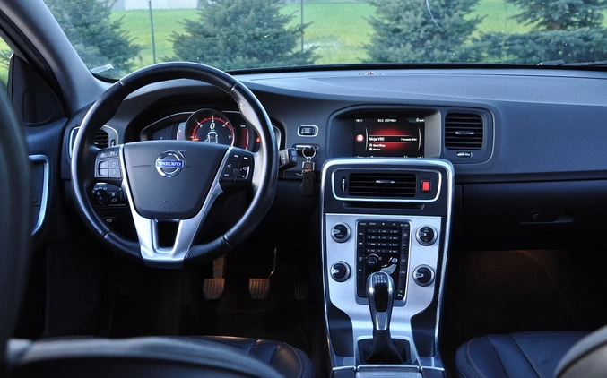 Volvo V60 cena 52400 przebieg: 219000, rok produkcji 2015 z Starachowice małe 667